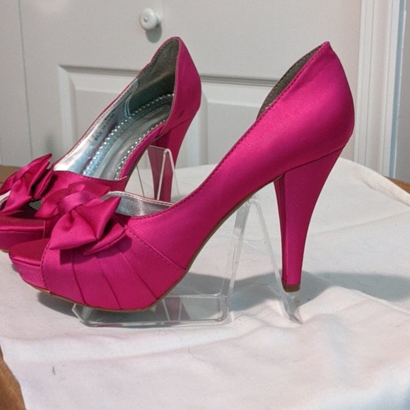 David's Bridal hot pink Maribelle heels - Picture 4 of 8